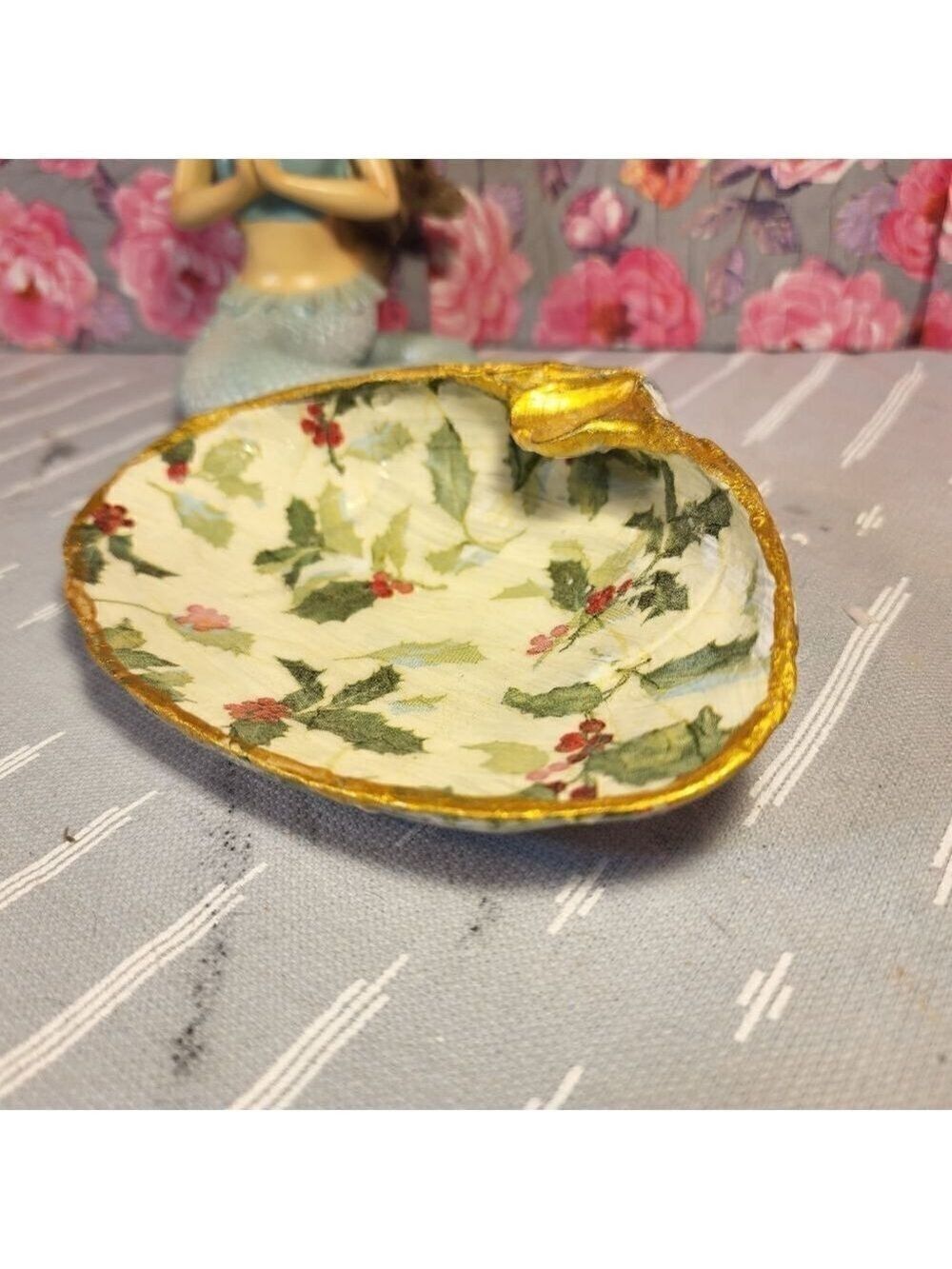 DECOUPAGE CLAM SHELL DECOUPAGE CHRISTMAS HOLLY 🎄 ON A CLAM SHELL TRINKET DISH - Picture 7 of 10